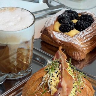 cappuccino freddo and croissants 